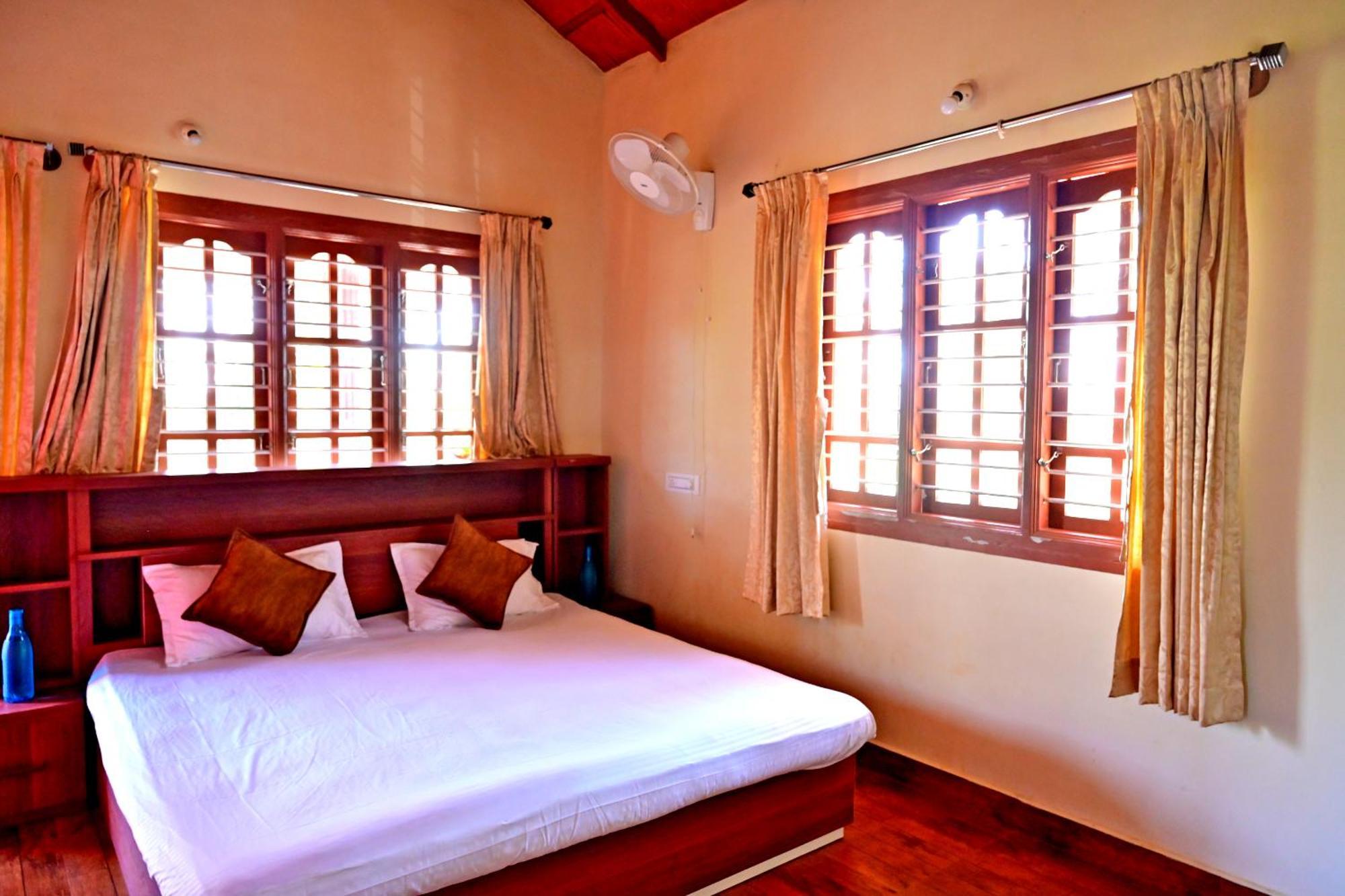 Hulihara Homestay - Full Villa, Coffee Estate & Balcony View Sakleshpur Eksteriør billede