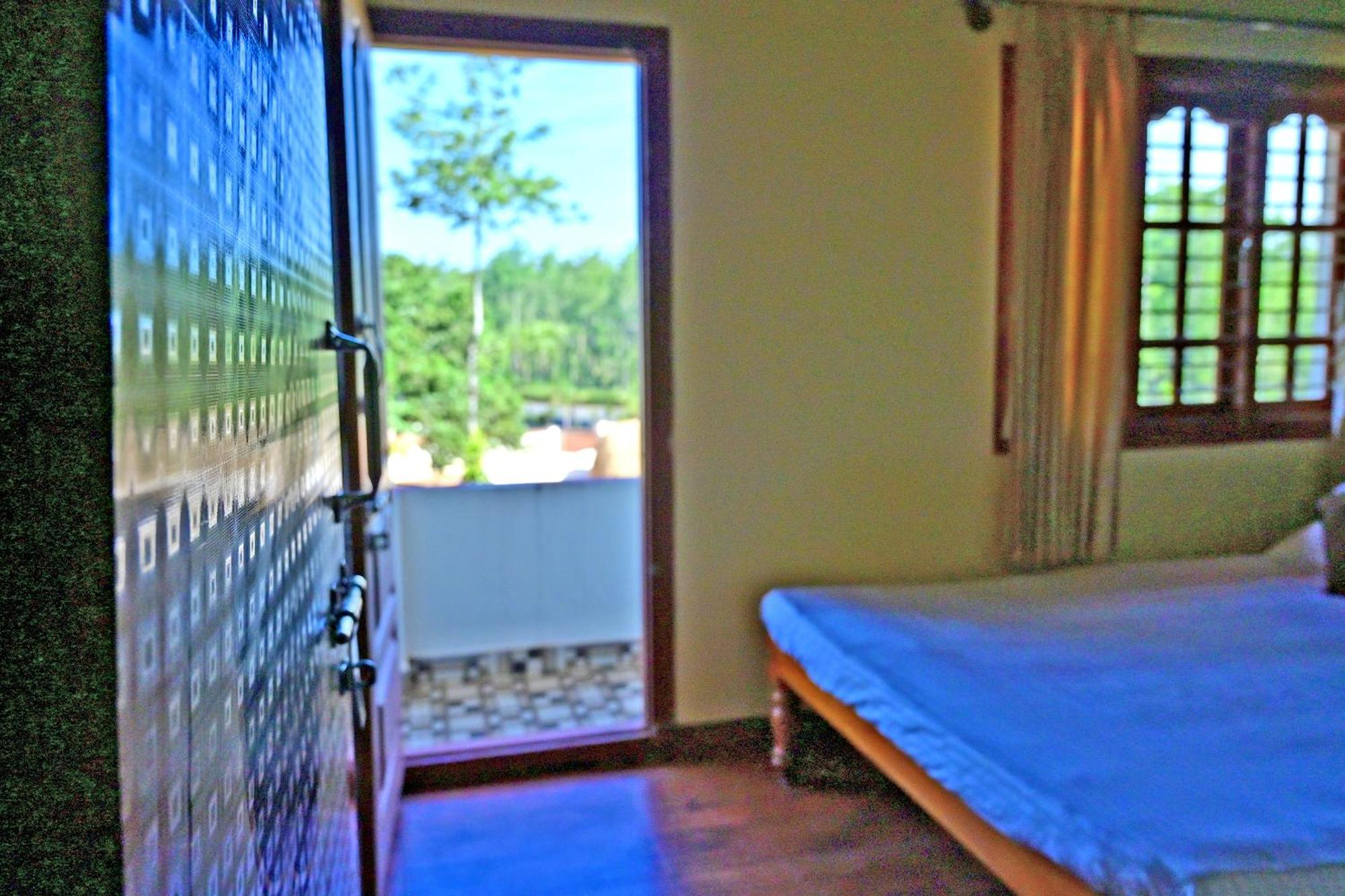 Hulihara Homestay - Full Villa, Coffee Estate & Balcony View Sakleshpur Eksteriør billede