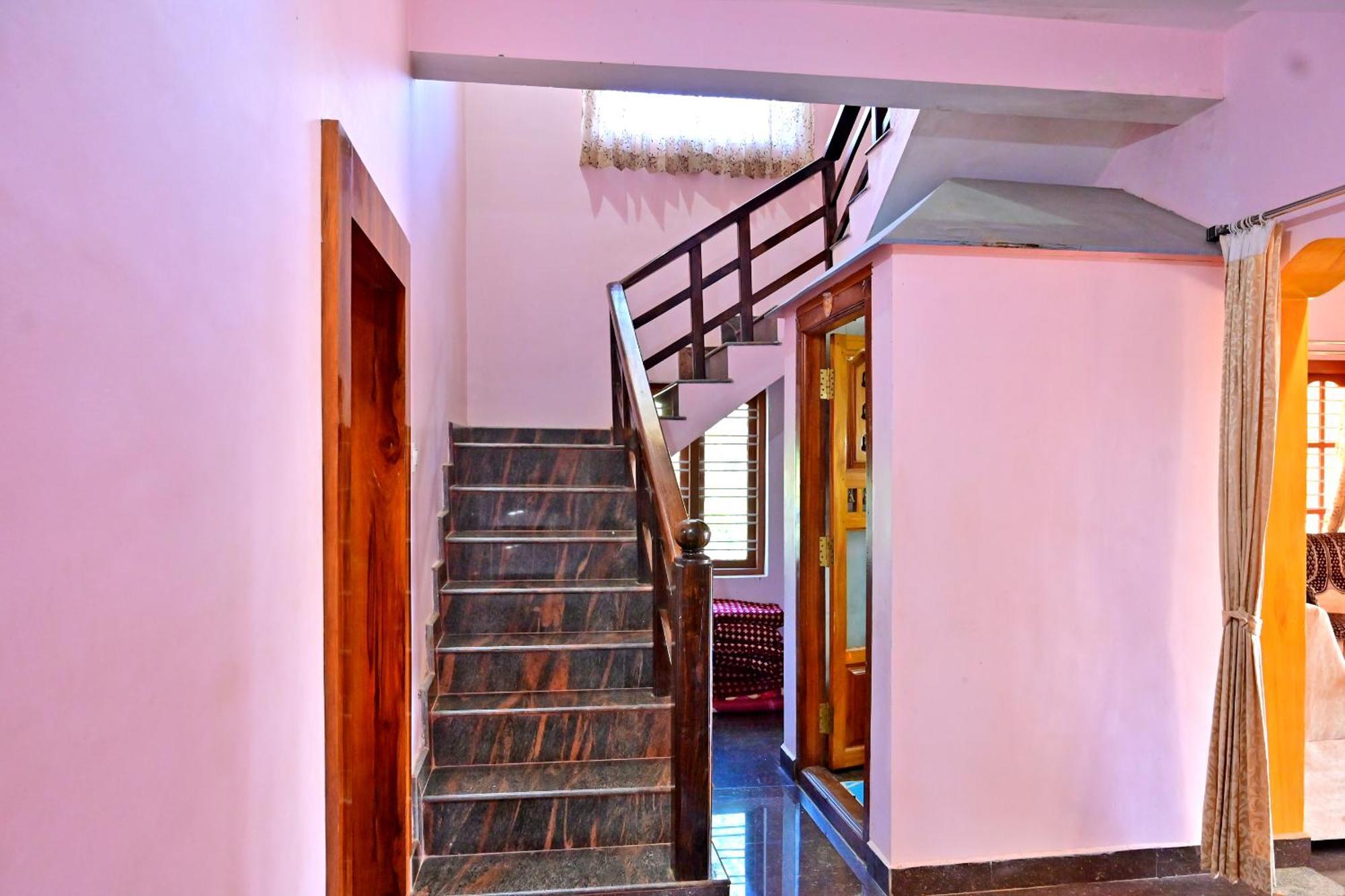 Hulihara Homestay - Full Villa, Coffee Estate & Balcony View Sakleshpur Eksteriør billede